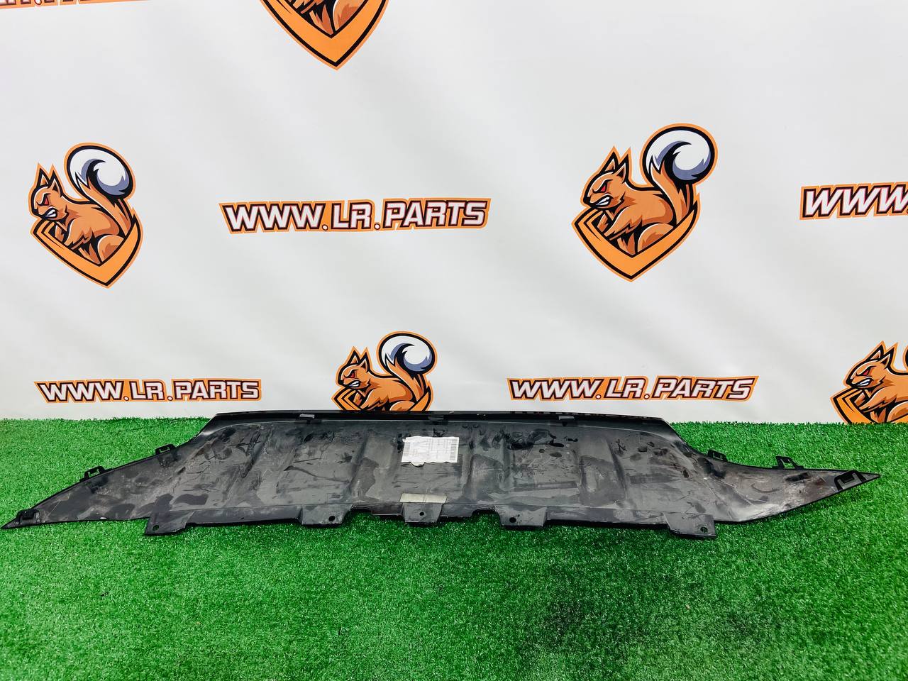 LR133276 Tow Hook Cover 2019- Land Rover Discovery Sport L550 (2015-) Used cost 100 € in stock 1 pcs.