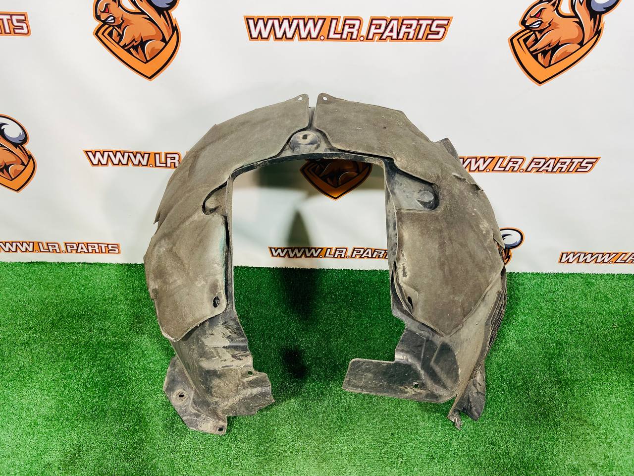 LR142090 Front left mudguard Range Rover Velar L560 (2018-) Used - Image 24