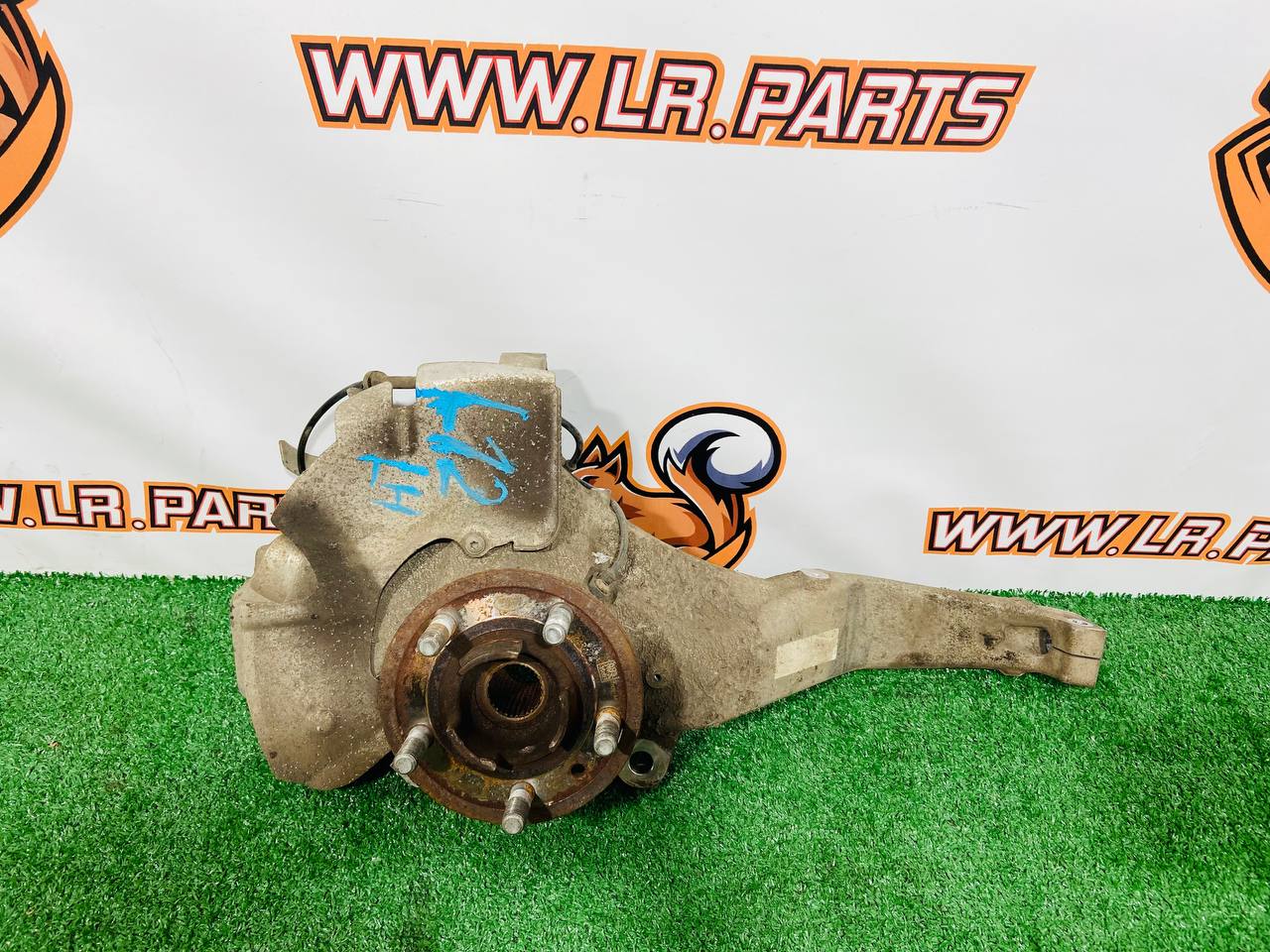 LR155543 Steering knuckle (pin) front left Range Rover L405 (2013-2021) used cost 500 € in stock 2 pcs.