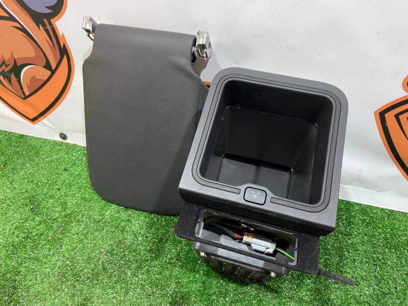 LR157869 Refrigeration unit Range Rover Sport L494 (2014-2022) Used cost 200 € in stock 2 pcs.