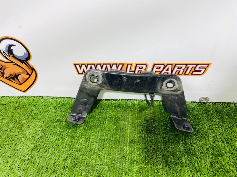 T4K10312 Fender mounting bracket Jaguar I-Pace (2018-) used cost 15 € in stock 2 pcs.