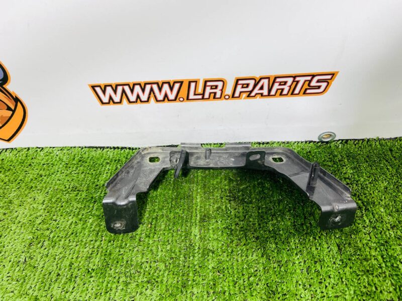 T4K10312 Fender mounting bracket Jaguar I-Pace (2018-) used cost 15 € in stock 2 pcs.