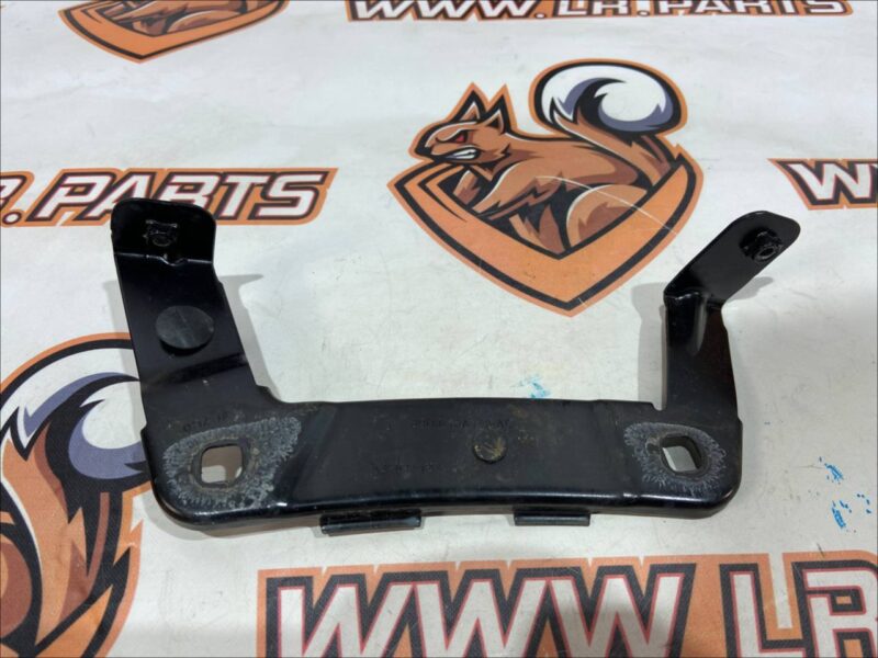 T4K10313 Left fender mounting bracket Jaguar I-Pace (2018-) used cost 15 € in stock 2 pcs.