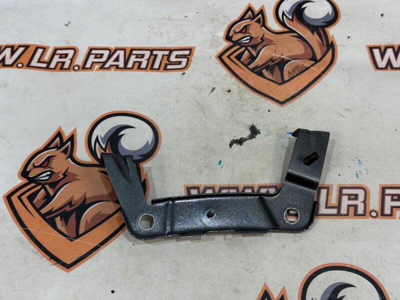 T4K10313 Left fender mounting bracket Jaguar I-Pace (2018-) used cost 15 € in stock 2 pcs.