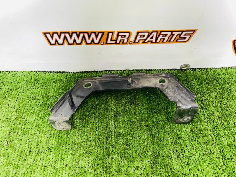 T4K10313 Left fender mounting bracket Jaguar I-Pace (2018-) used cost 15 € in stock 2 pcs.