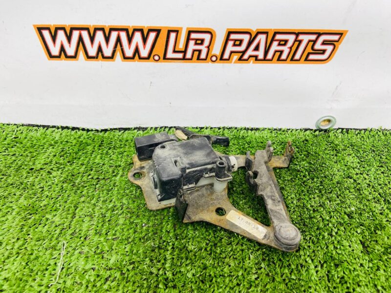 T4K1475 Hood actuator Jaguar I-Pace X590 (2018-) Used cost  € in stock 4 pcs.