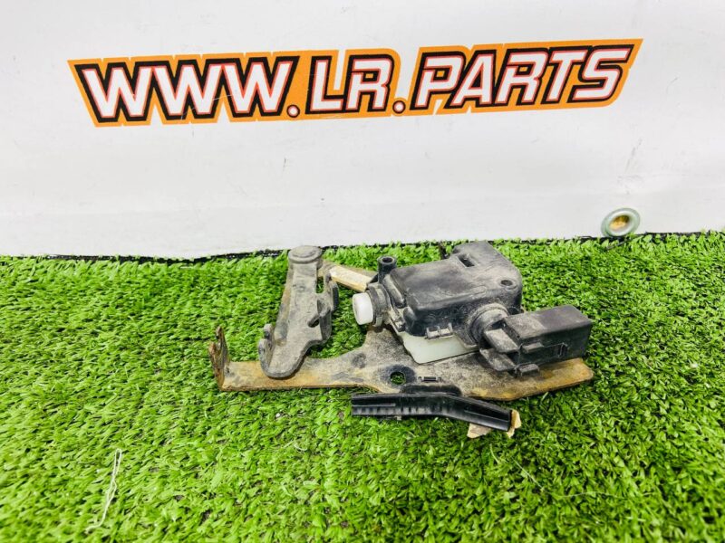 T4K1475 Hood actuator Jaguar I-Pace X590 (2018-) Used cost  € in stock 4 pcs.