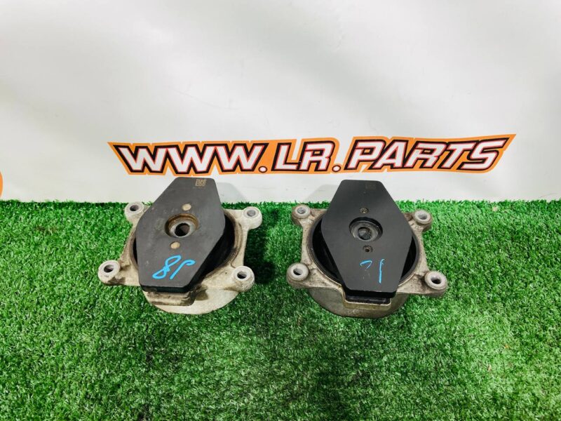 T4K1549 Front Electric Motor Upper Bracket Jaguar I-Pace X590 (2018-) Used cost  € in stock 7 pcs.