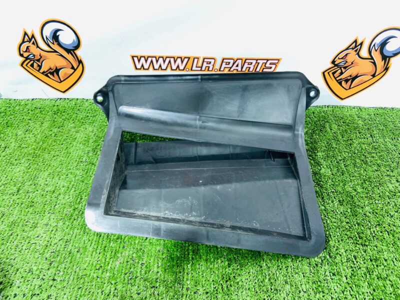 T4K1561 Air duct intake center Jaguar I-Pace X590 (2018-) Used cost  € in stock 2 pcs.