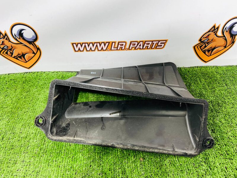 T4K1561 Air duct intake center Jaguar I-Pace X590 (2018-) Used cost  € in stock 2 pcs.