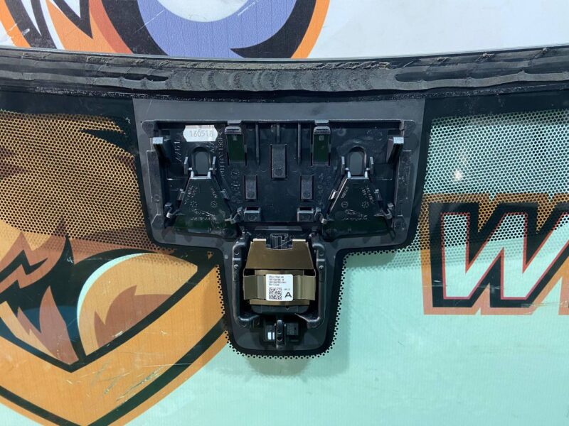 T4K20609 Windshield Jaguar I-Pace (2018-) used cost 700 € in stock 1 pcs.