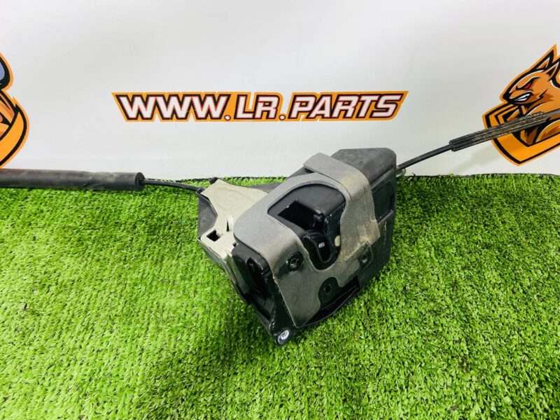 LR070436 Front right door lock Land Rover Discovery Sport L550 (2015-) Used cost 70 € in stock 1 pcs.