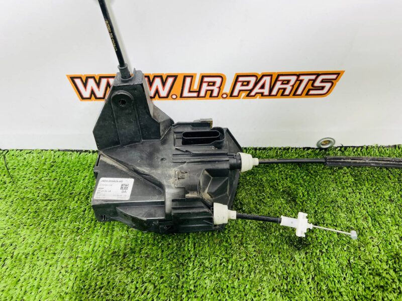LR070438 Front LEFT DOOR LOCK LAND ROVER DISCOVERY SPORT L550 2015- Used cost 70 € in stock 2 pcs.
