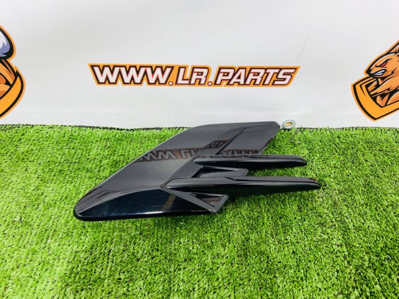 LR098785 Right wing molding (grill) Range Rover Sport L494 (2014-2022) Used cost  € in stock 2 pcs.