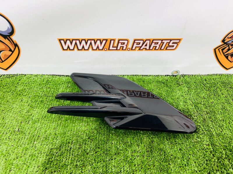 LR098790 Left wing molding (grill) Range Rover Sport L494 (2014-2022) Used cost  € in stock 2 pcs.