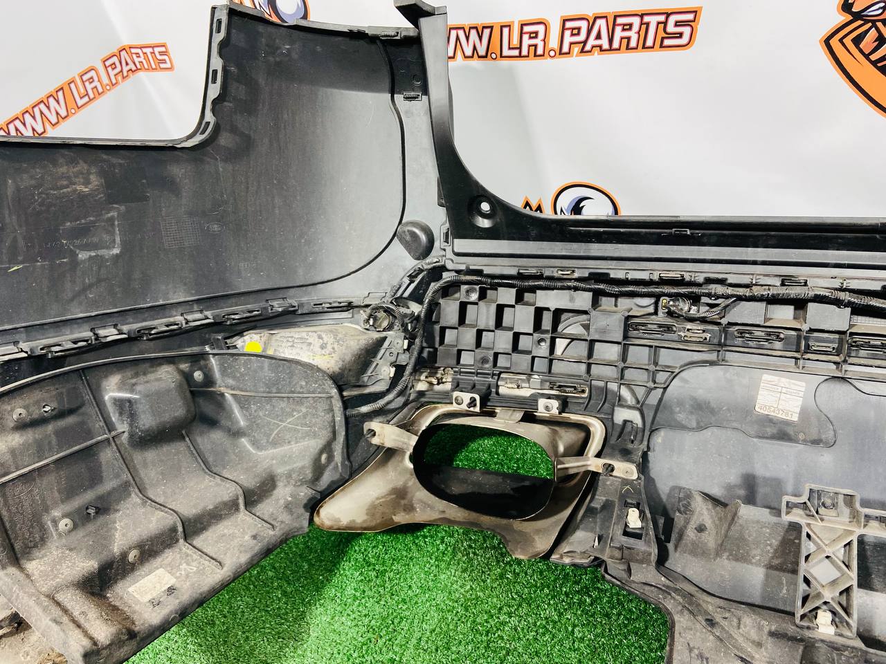 LR098889 Rear bumper 2018- complete assembly set Range Rover Sport L494 (2014-2022) Used - Image 56