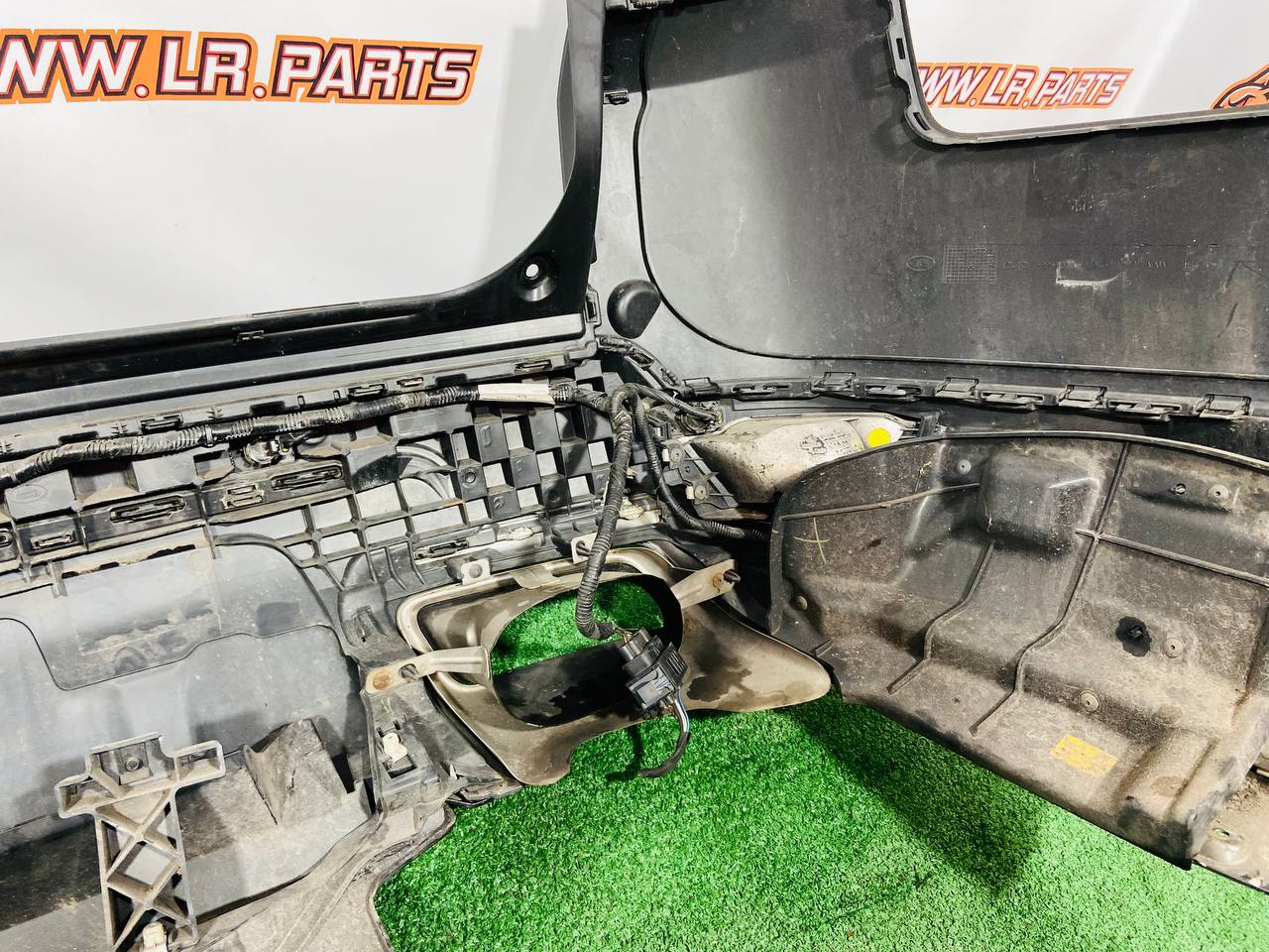 LR098889 Rear bumper 2018- complete assembly set Range Rover Sport L494 (2014-2022) Used - Image 57