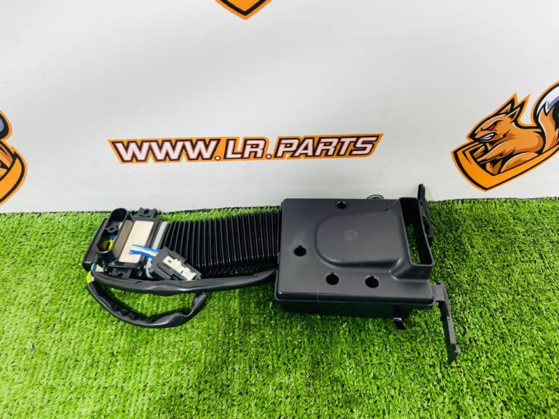 LR106899 Air duct for rear seat back right Range Rover L405 (2013-2021) Used cost  € in stock 1 pcs.