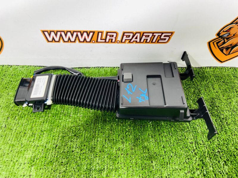 LR106899 Air duct for rear seat back right Range Rover L405 (2013-2021) Used cost  € in stock 1 pcs.