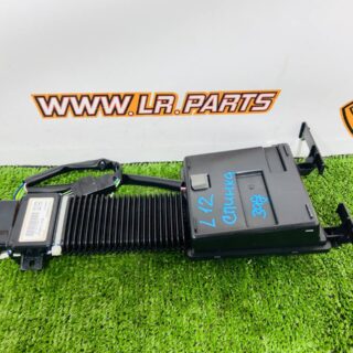 LR106900 Rear Seat Back Air Duct Left Range Rover L405 (2013-2021) Used cost  € in stock 1 pcs.
