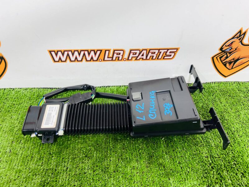 LR106900 Rear Seat Back Air Duct Left Range Rover L405 (2013-2021) Used cost  € in stock 1 pcs.