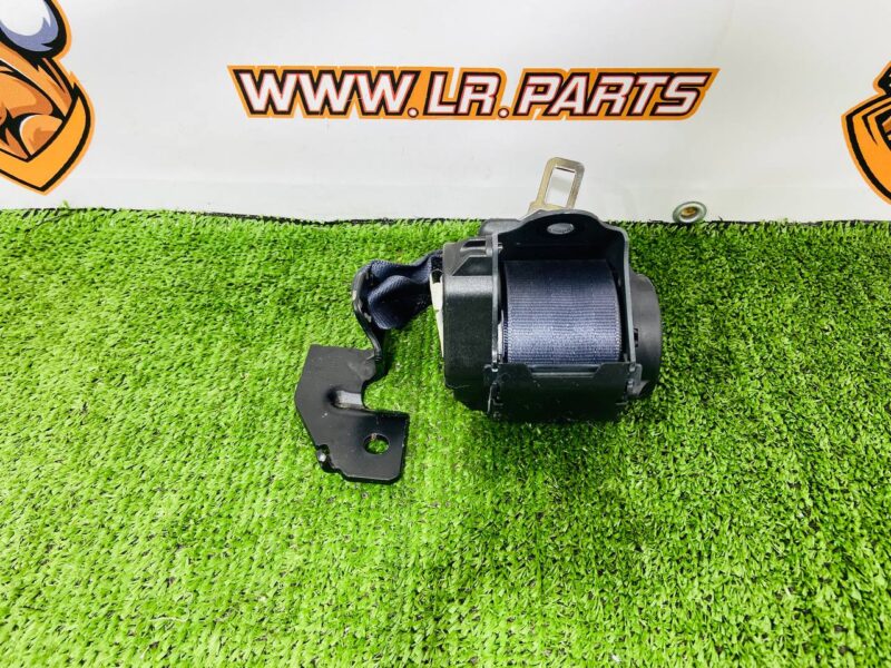 LR112800 Seat belt center Range Rover L405 (2013-2021) Used cost 100 € in stock 1 pcs.
