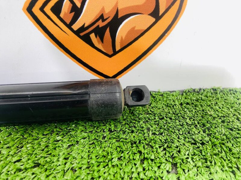 LR126173 Trunk Lid Shock Absorber Range Rover Sport L494 (2014-2022) Used cost 100 € in stock 3 pcs.