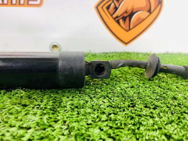 LR126173 Trunk Lid Shock Absorber Range Rover Sport L494 (2014-2022) Used cost 100 € in stock 3 pcs.