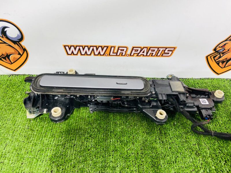 LR135300 The door handle is front right Range Rover Velar L560 (2018-) used - Image 13
