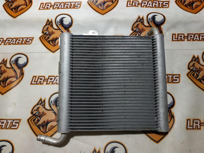 LR140294 Additional right radiator Range Rover Velar L560 (2018-) Used cost 225 € in stock 1 pcs.