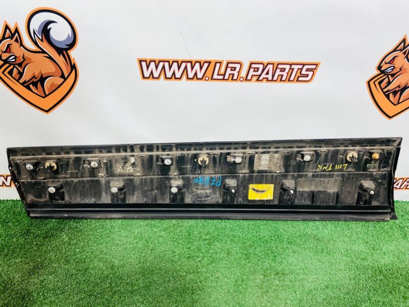 LR146631 Front right door molding Range Rover Velar L560 (2018-) USED - Image 19