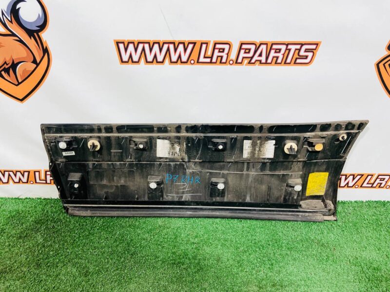 LR146635 Rear right door molding Range Rover Velar L560 (2018-) USED - Image 17