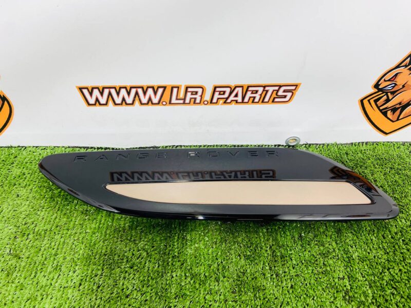 LR153968 Hood ventilation deflector left Range Rover Velar L560 (2018-) USED cost 75 € in stock 1 pcs.