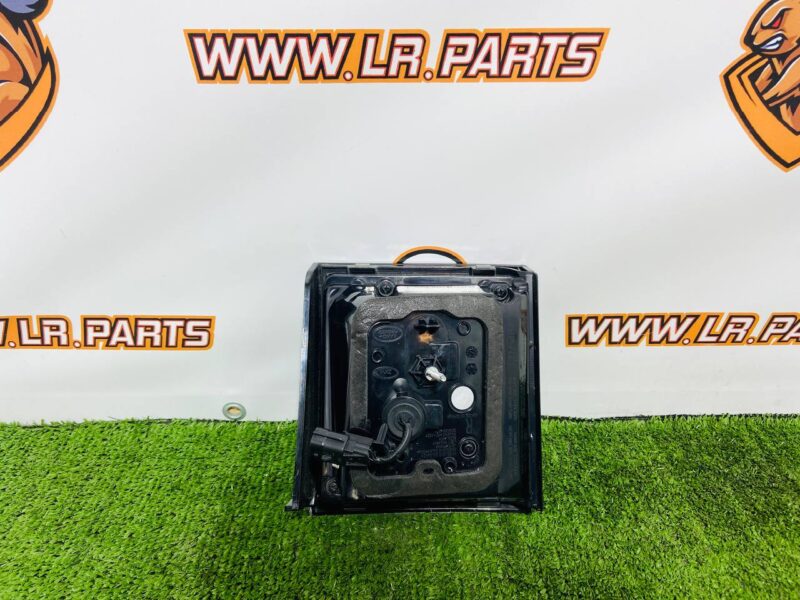 LR164048 Right rear taillight in the trunk lid 2019- Land Rover Discovery Sport L550 (2015-) cost 250 € in stock 1 pcs.