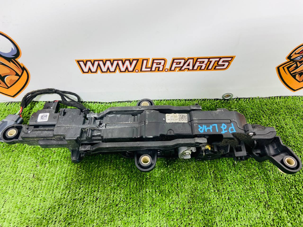 LR178960 Door handle outer rear left Range Rover Velar L560 (2018-) Used - Image 17