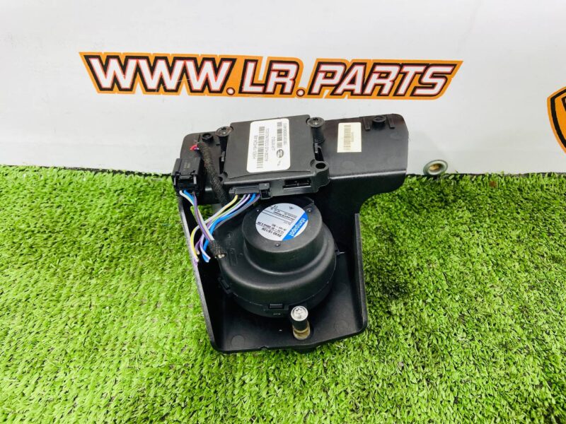 T2H7484 Cooling of the projection screen Jaguar F-Pace X761 (2017-) Used cost  € in stock 1 pcs.