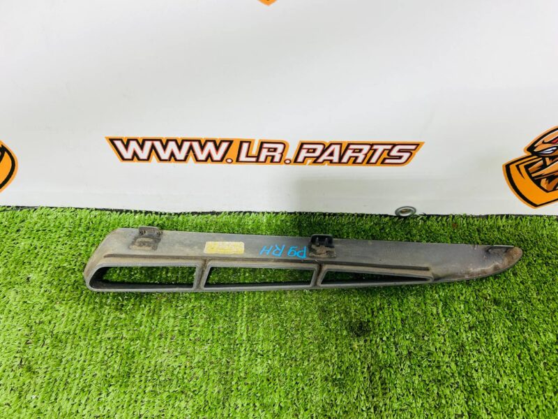 T2R22175 Front bumper grate Jaguar F-Pace X761 (2017-) used cost  € in stock 1 pcs.