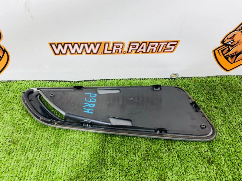 T4A17906 Hood Vent Trim Right Jaguar F-Pace X761 (2017-) Used cost  € in stock 1 pcs.