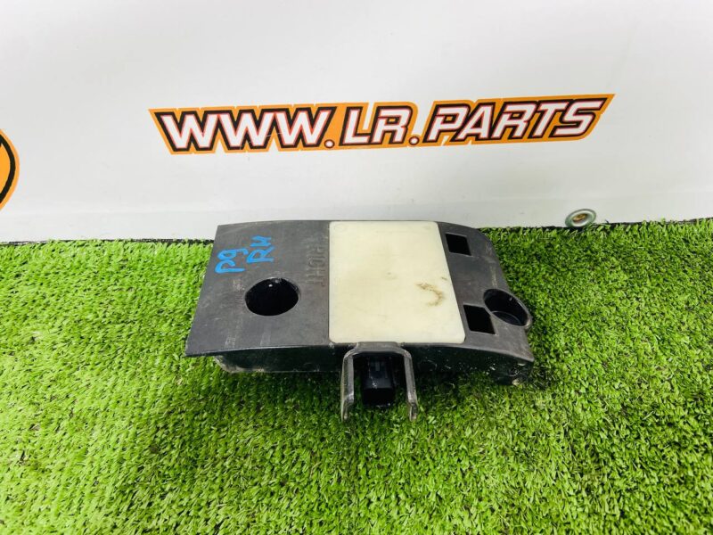 T4A28546 Blind Spot Sensor with Bracket Right Jaguar F-Pace X761 (2017-) Used cost  € in stock 1 pcs.