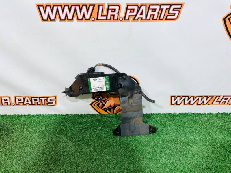 T4A33744 The bracket sensor of the blind zones is left jaguar f-paace x761 (2017-) used cost  € in stock 1 pcs.