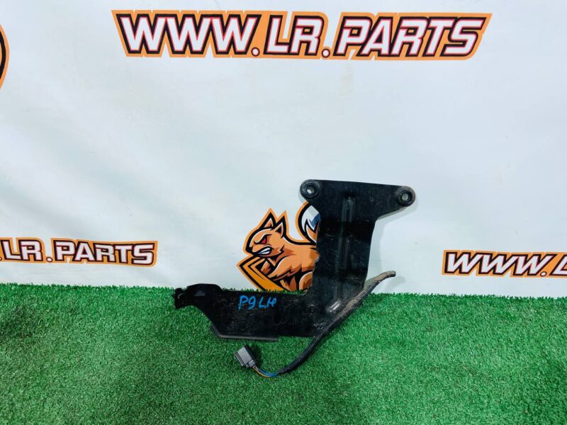 T4A33744 The bracket sensor of the blind zones is left jaguar f-paace x761 (2017-) used cost  € in stock 1 pcs.