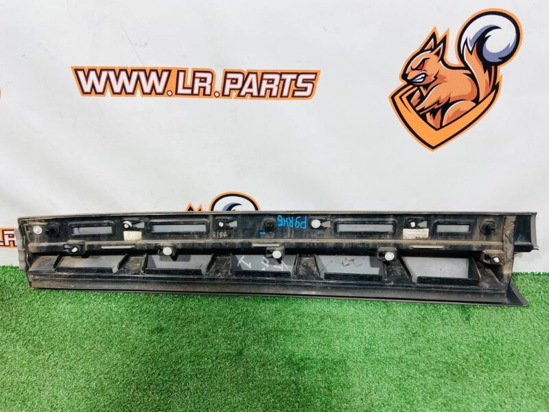 T4A34364LML Front right door molding Jaguar F-Pace X761 (2017-) Used cost  € in stock 1 pcs.