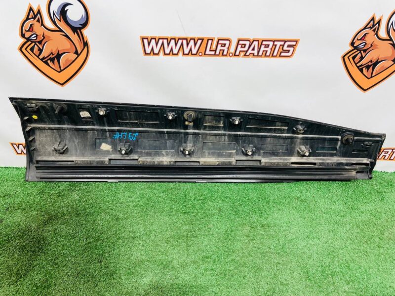 T4K10128LML Front left lower door molding Jaguar I-Pace X590 (2018-) Used - Image 21