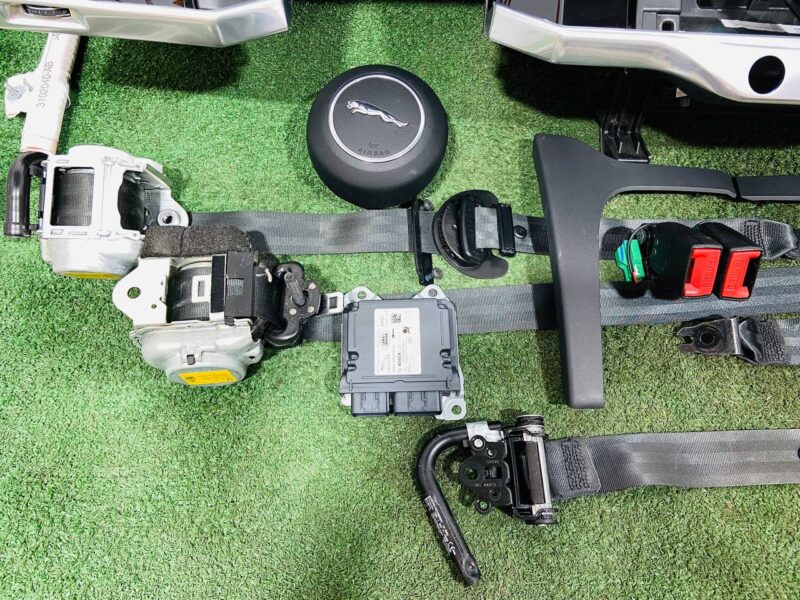 T4K4428PVJKIT Dashboard, seat belts, airbags set Jaguar I-Pace X590 (2018-) Used cost  € in stock 1 pcs.