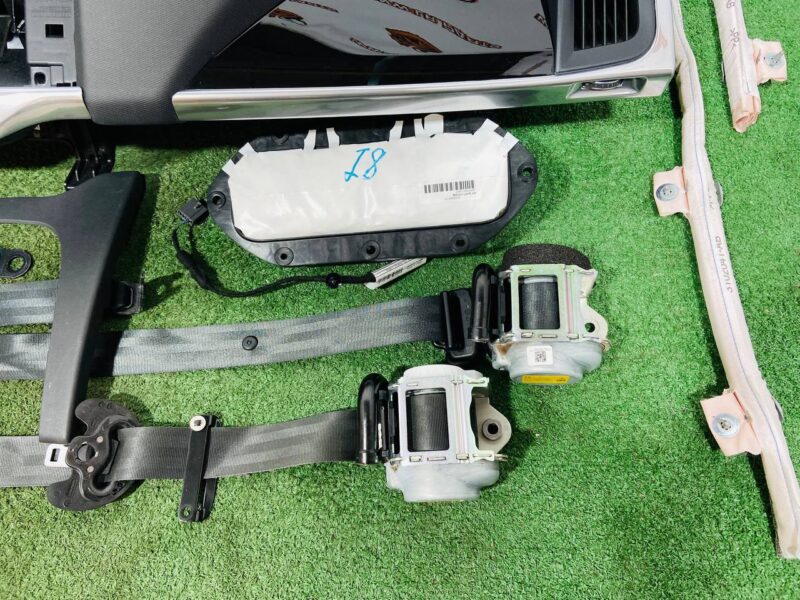 T4K4428PVJKIT Dashboard, seat belts, airbags set Jaguar I-Pace X590 (2018-) Used cost  € in stock 1 pcs.