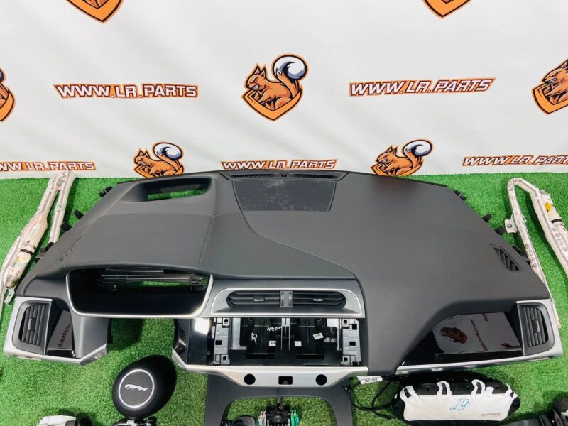 T4K4432PVJKIT Dashboard, seat belts, airbags set Jaguar I-Pace X590 (2018-) Used cost  € in stock 1 pcs.