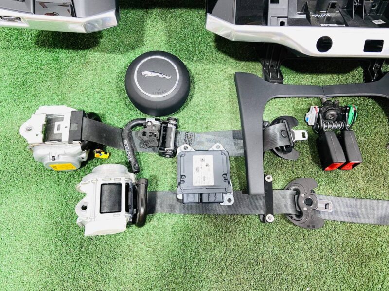 T4K4432PVJKIT Dashboard, seat belts, airbags set Jaguar I-Pace X590 (2018-) Used cost  € in stock 1 pcs.
