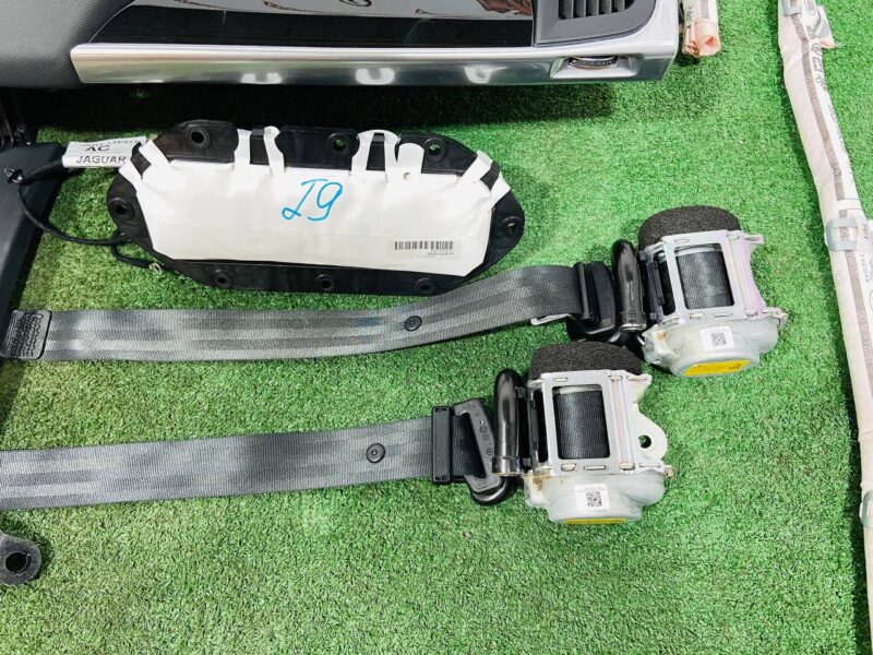 T4K4432PVJKIT Dashboard, seat belts, airbags set Jaguar I-Pace X590 (2018-) Used cost  € in stock 1 pcs.