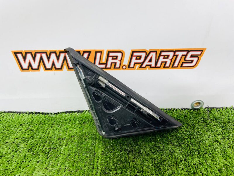 T4K9222 Corner of the front right door pillar Jaguar I-Pace X590 (2018-) Used cost 100 € in stock 1 pcs.