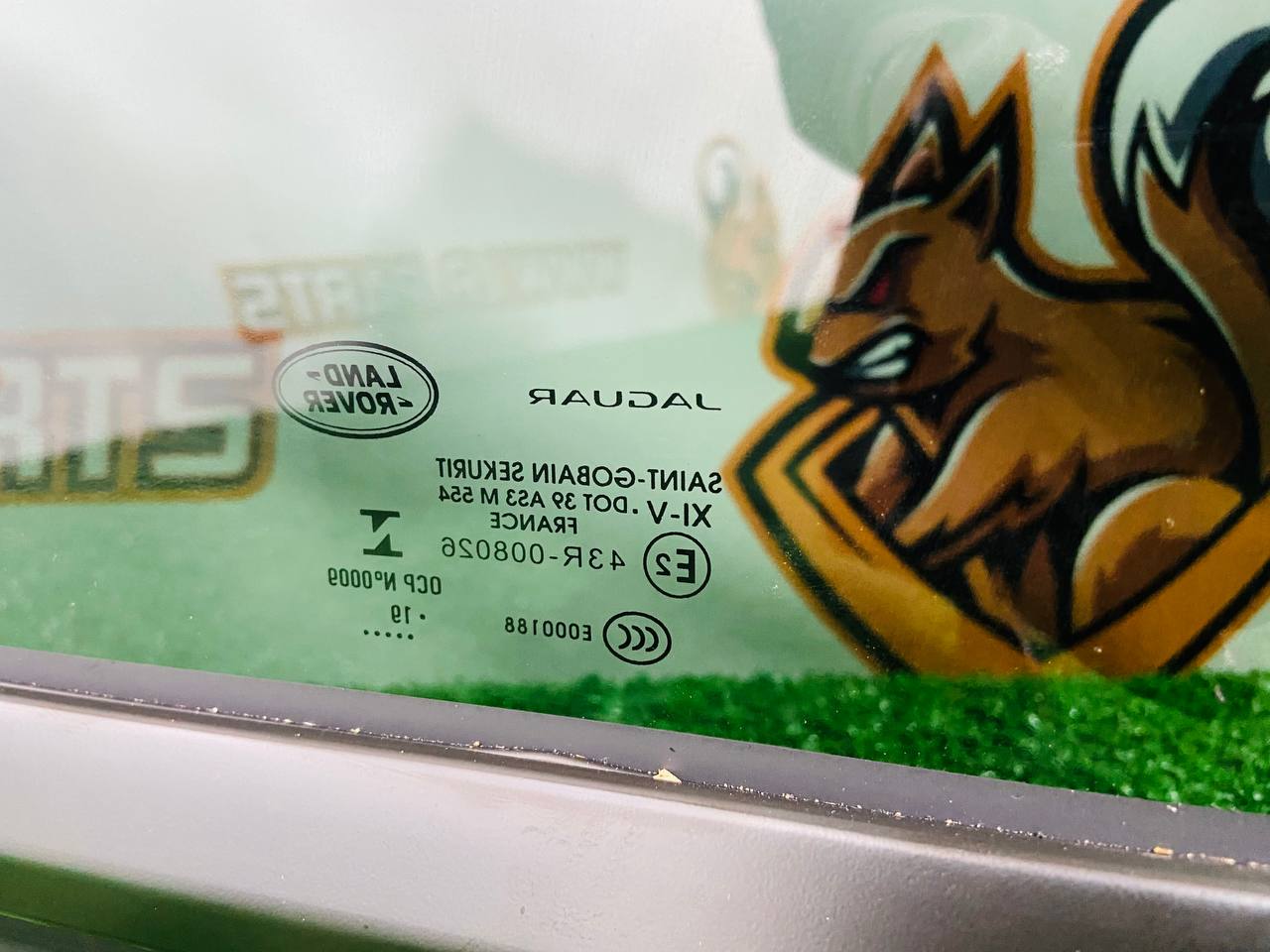 LR093995 Panoramic roof glass Range Rover Velar L560 (2018-) Used cost 850 € in stock 1 pcs.